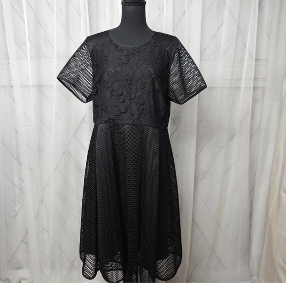 Eloquii Black, Mesh and Lace, Fit & Flare Dress - Picture 3 of 12